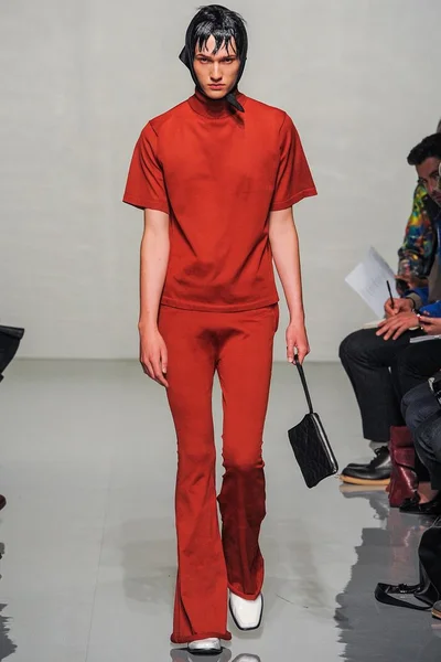 Look 10